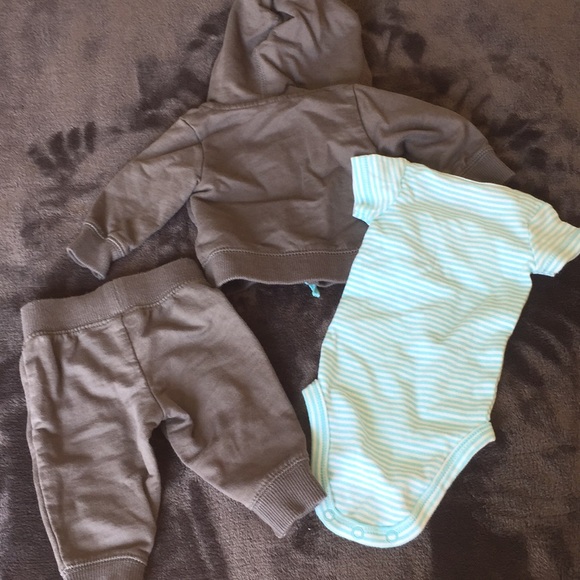 Carters newborn 3 piece set - Picture 6 of 6